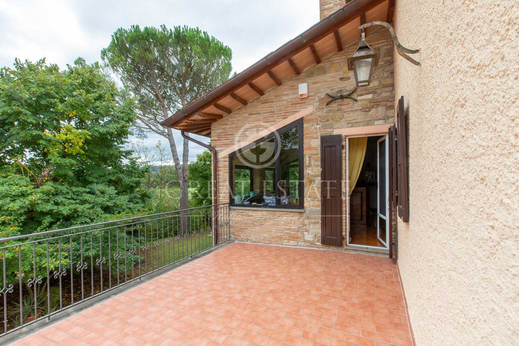 Dom w Gubbio, Umbria 11056015