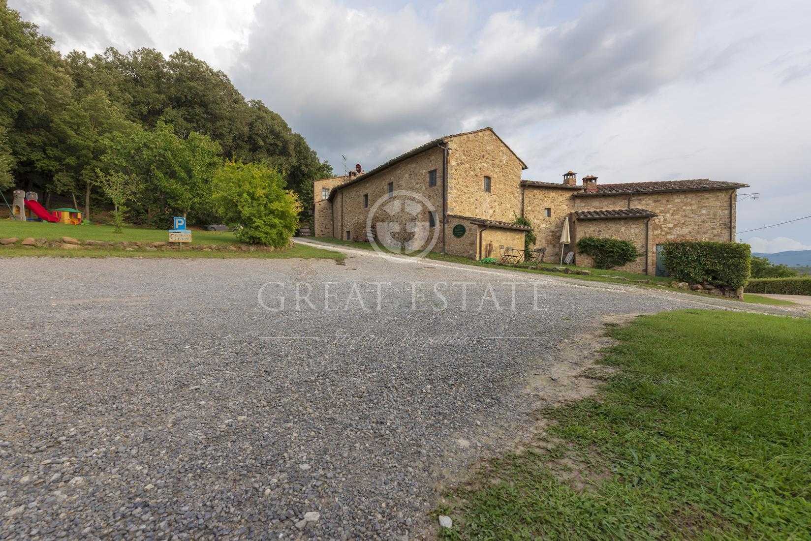 House in Colle di Val d'Elsa, Tuscany 11056032