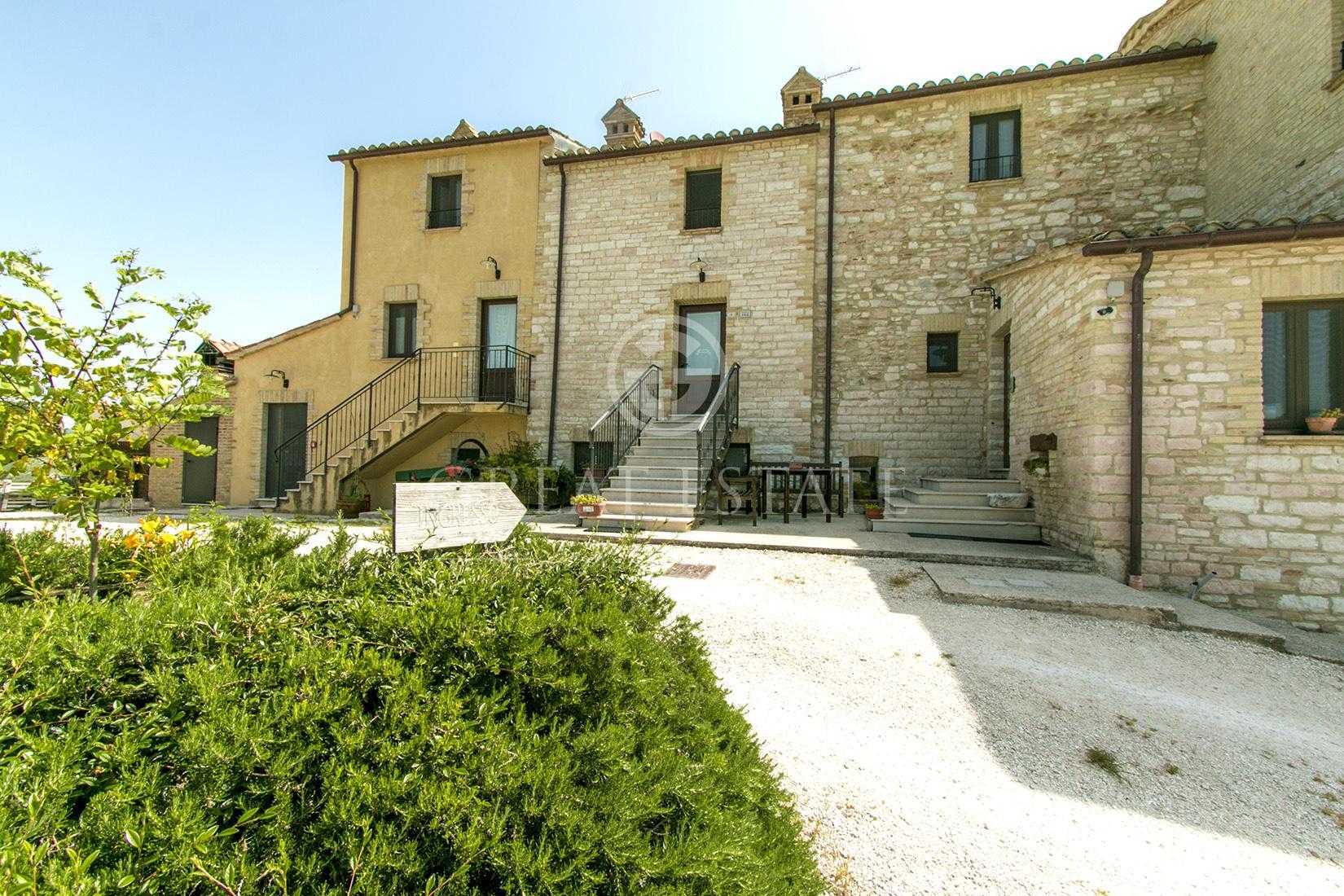 жилой дом в Sassoferrato, Marche 11056043