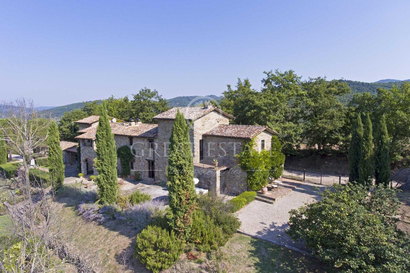 Rumah di Passignano sul Trasimeno, Umbria 11056065