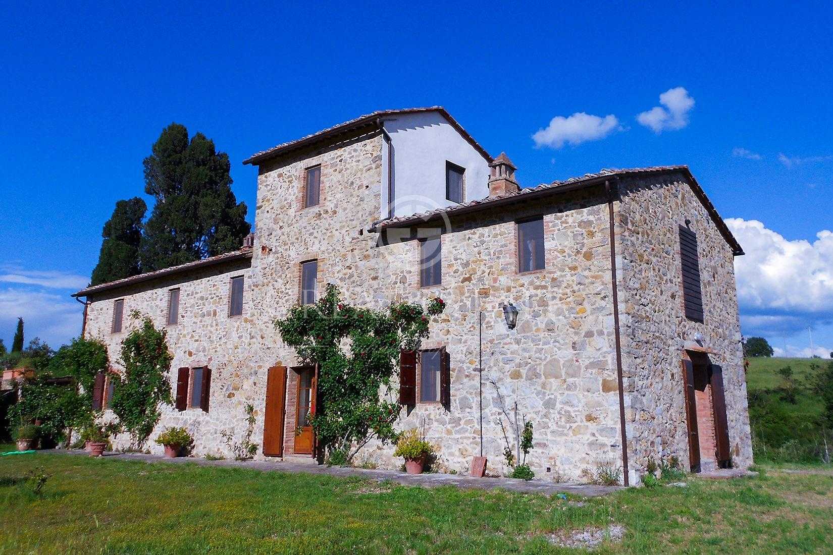 Rumah di Castelnuovo Berardenga, Toskana 11056082