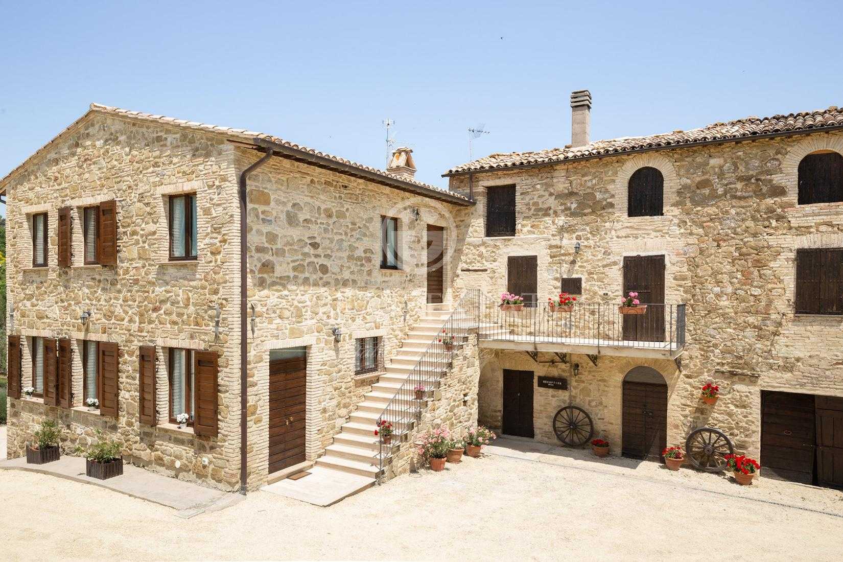 жилой дом в Cannara, Umbria 11056104