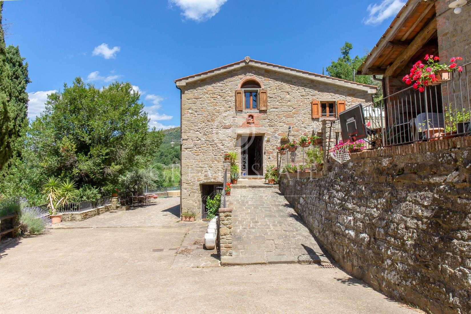 بيت في Loro Ciuffenna, Tuscany 11056155