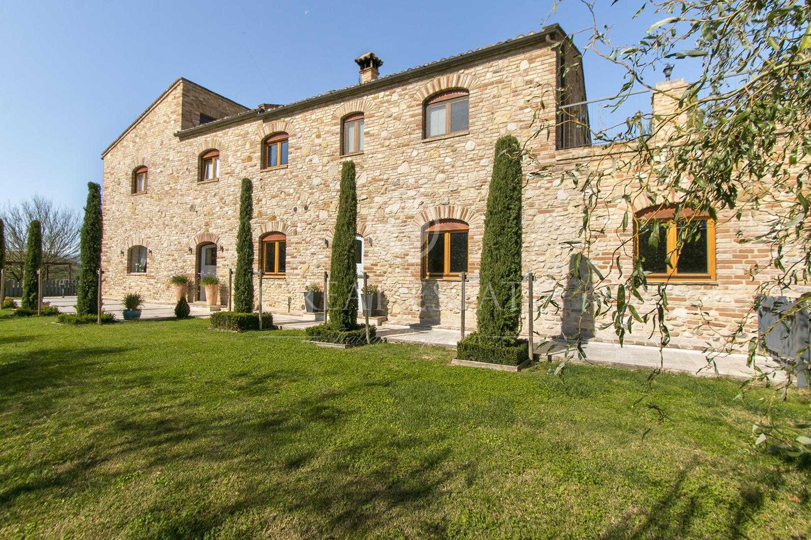 rumah dalam Montefiore dell’Aso, Marche 11056306