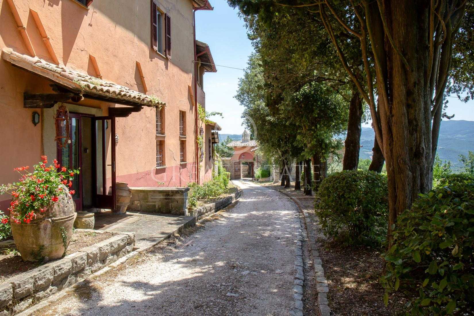 Rumah di Todi, Umbria 11056309
