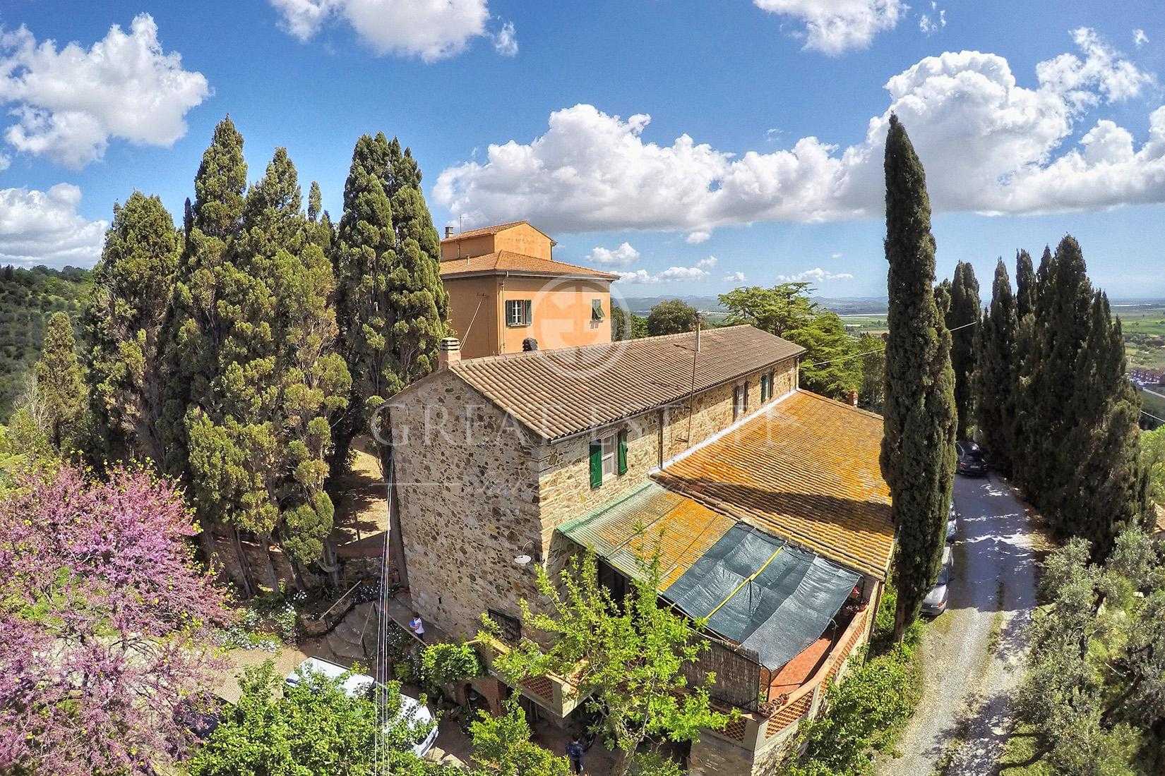 rumah dalam San Vincenzo, Tuscany 11056332
