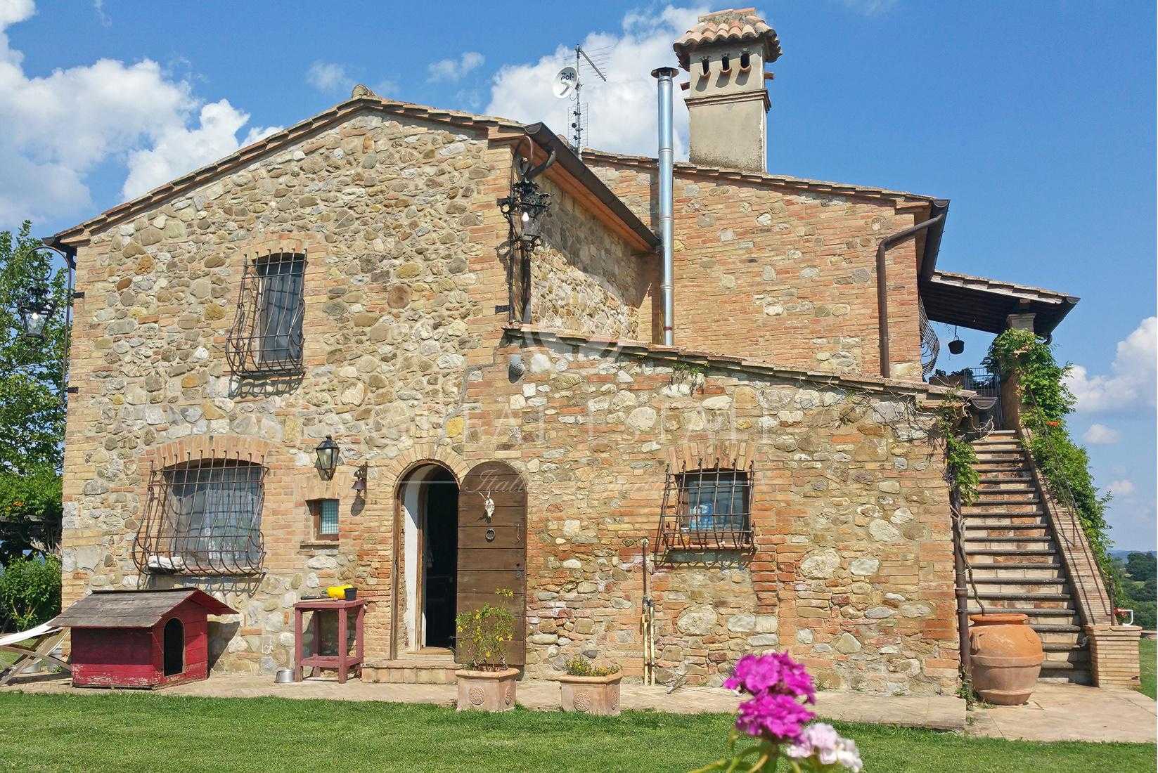 Hus i , Umbria 11056418
