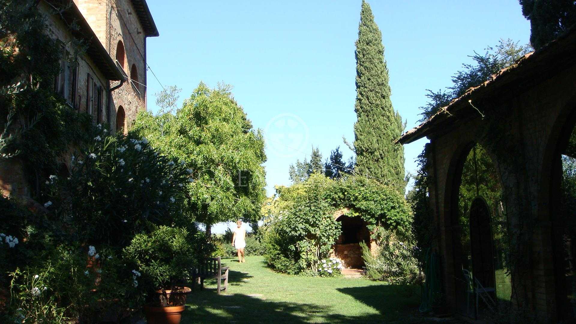 房子 在 Chiusi, Tuscany 11056502