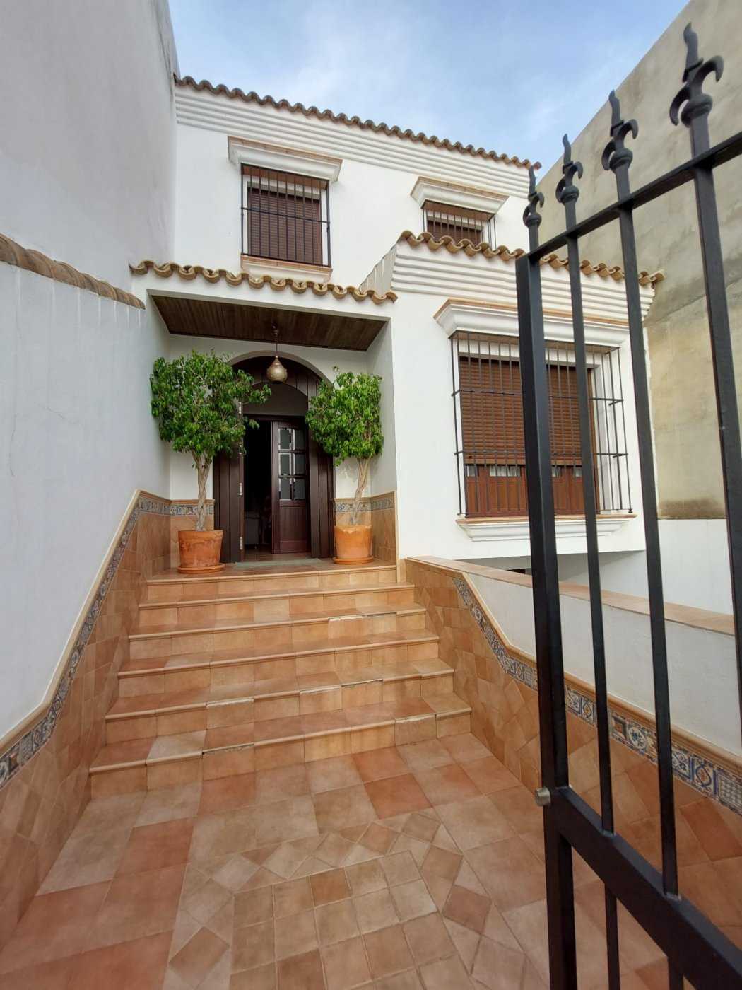 House in Los Palacios y Villafranca, Andalucía 11056544