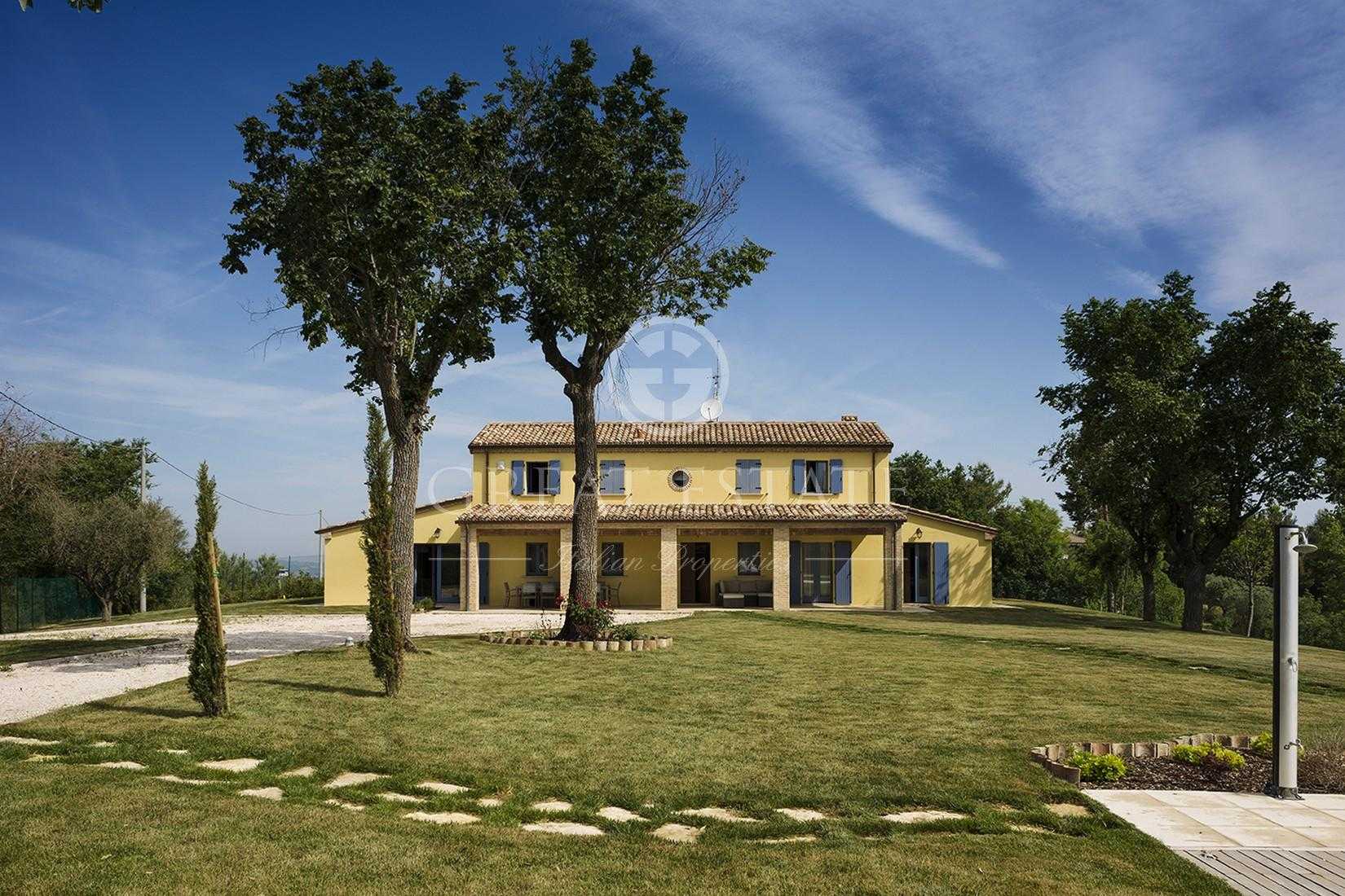 rumah dalam San Costanzo, Marche 11056561