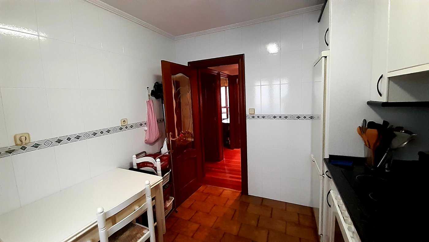 Condominium in Portugalete, Euskadi 11056612
