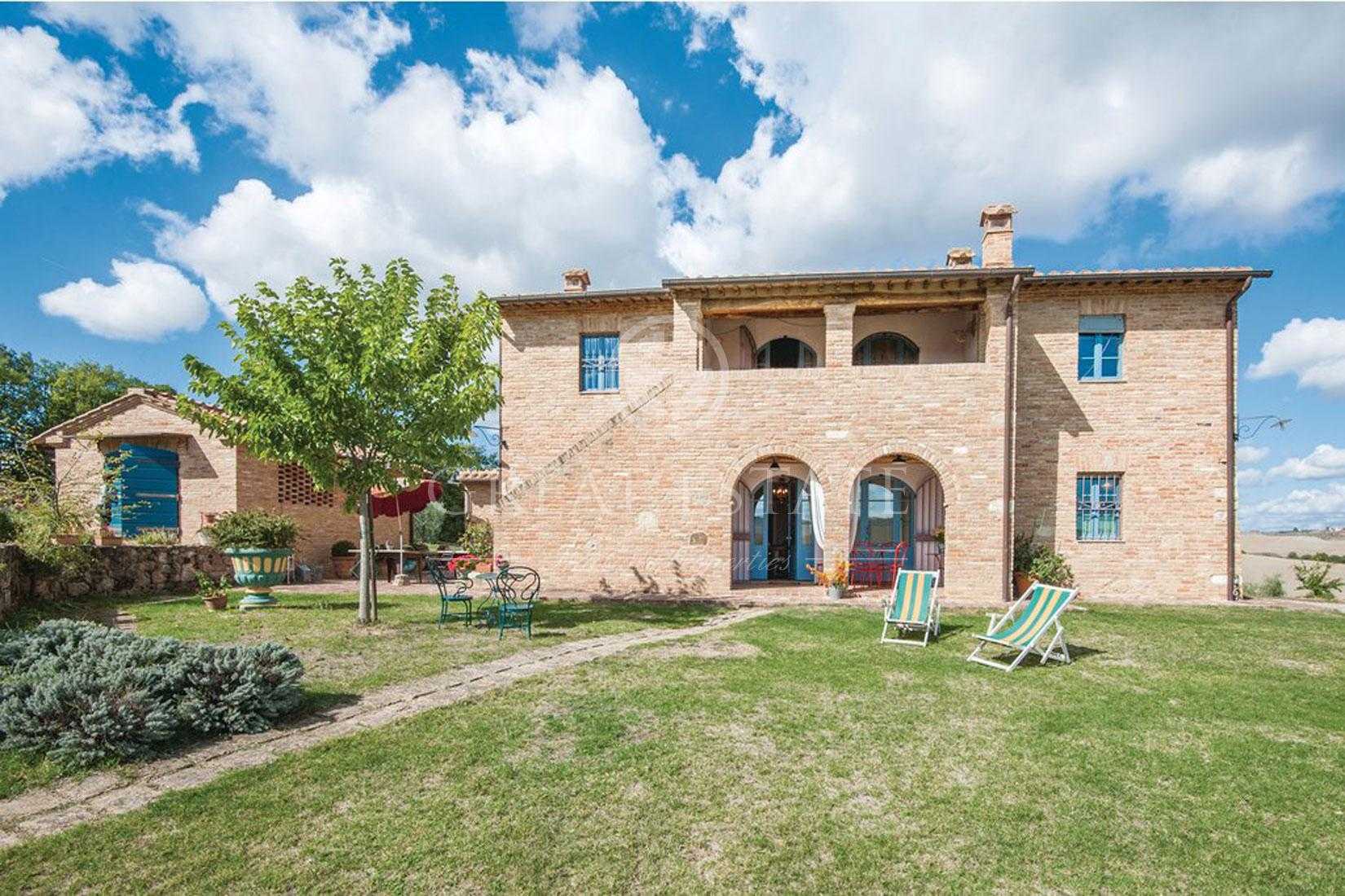 Huis in Asciano, Toscane 11056621