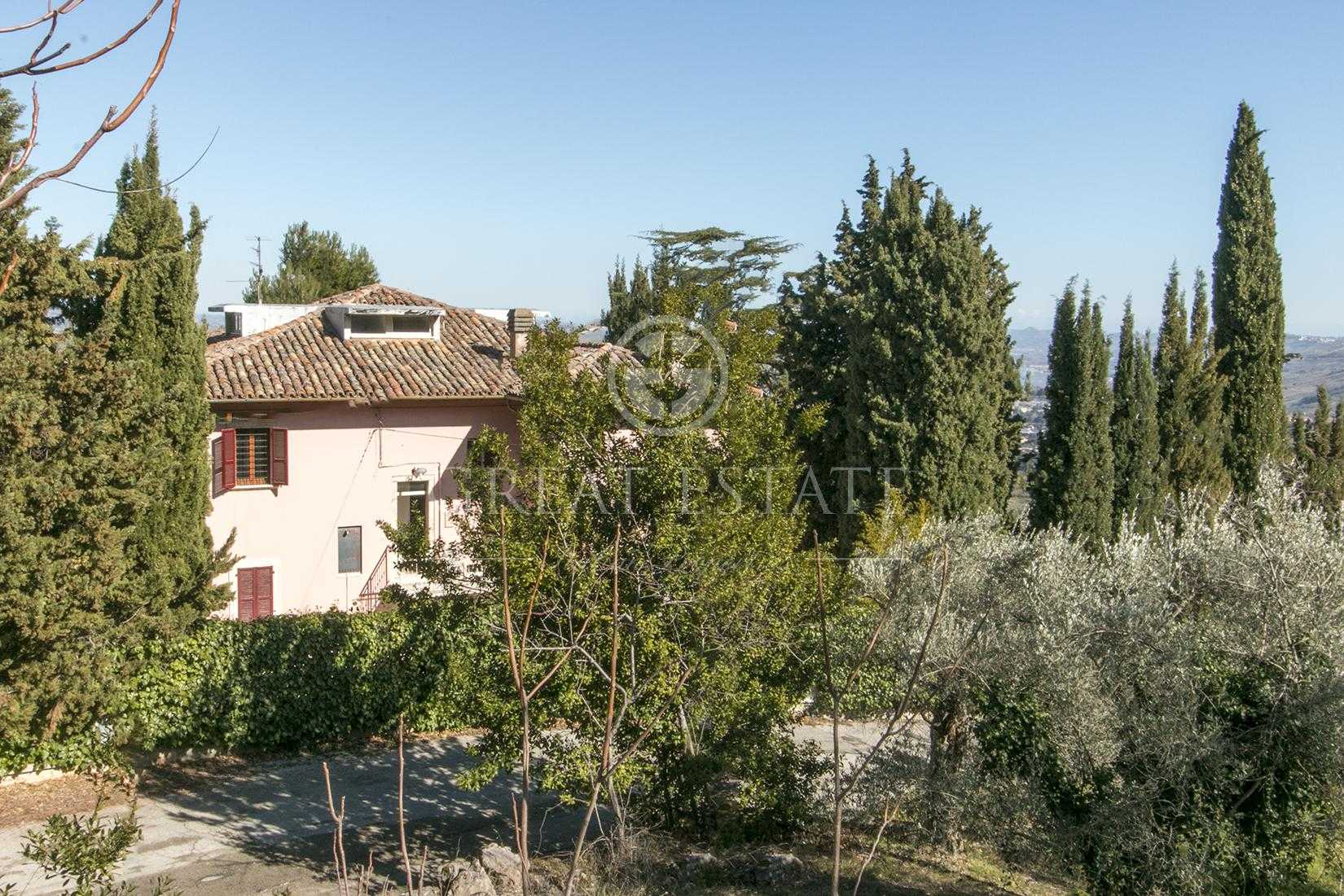 房子 在 Ascoli Piceno, Marche 11056625