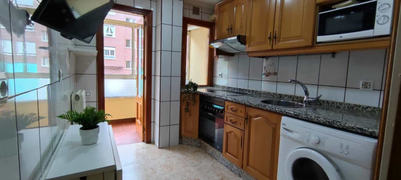 Condominium in Oviedo, Asturias 11056682