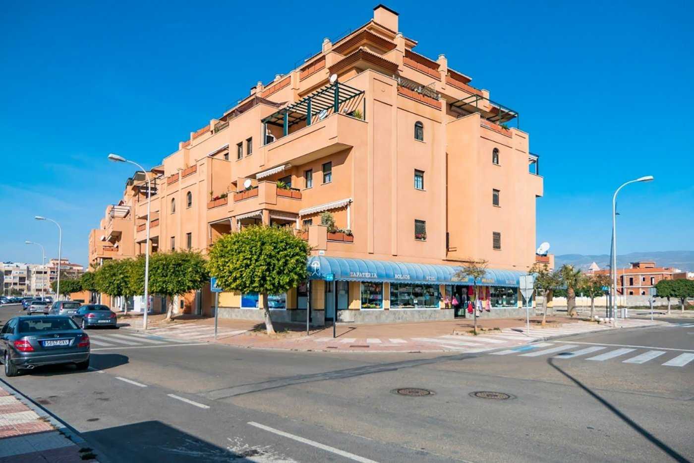 Condominium in Roquetas de Mar, Andalusia 11056737