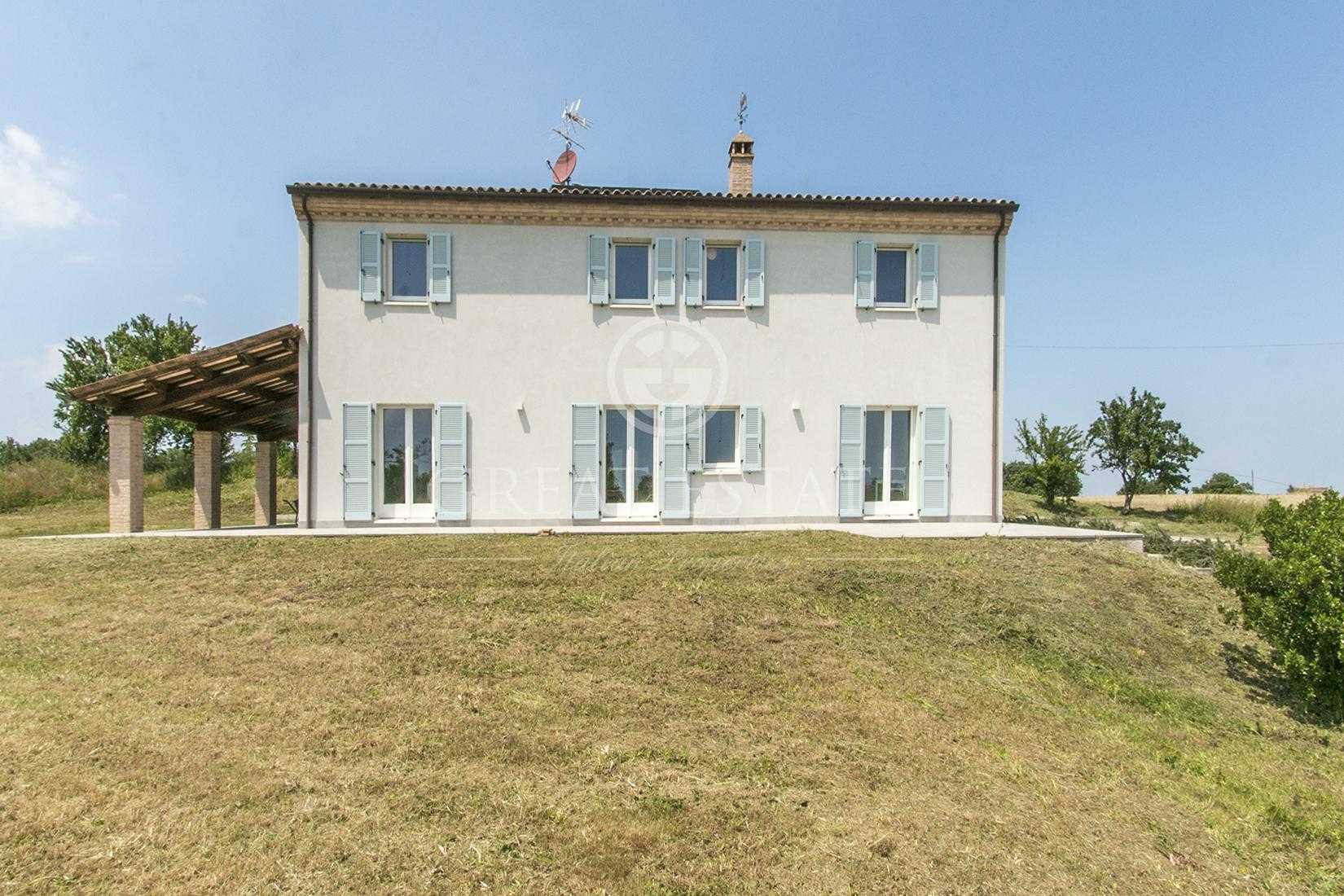 Talo sisään Monte Vidon Combatte, Marche 11056875