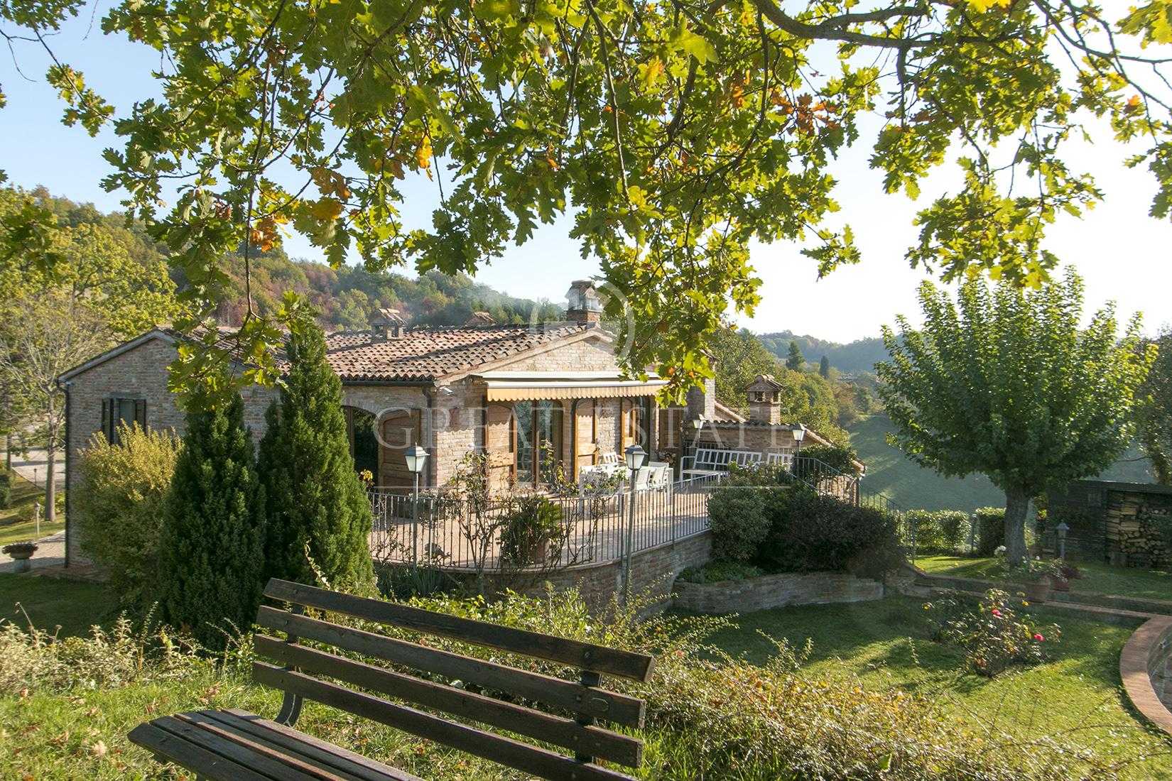 rumah dalam Urbino, Marche 11056877