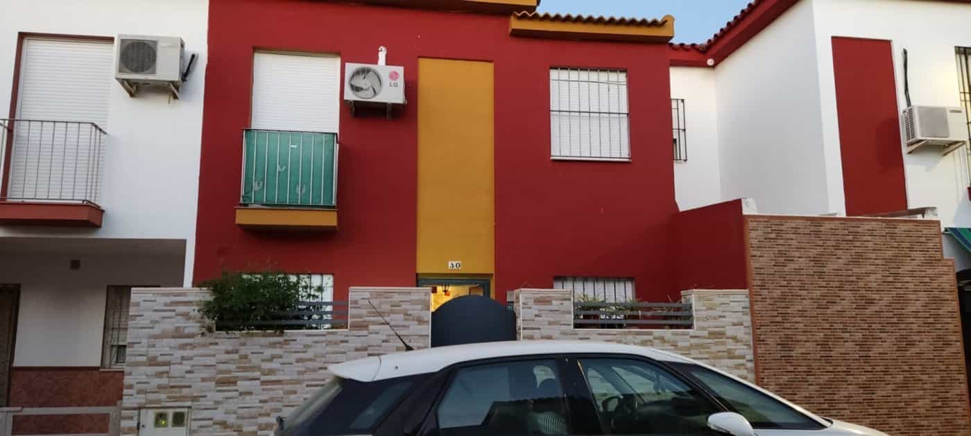 House in Huévar del Aljarafe, Andalusia 11056910