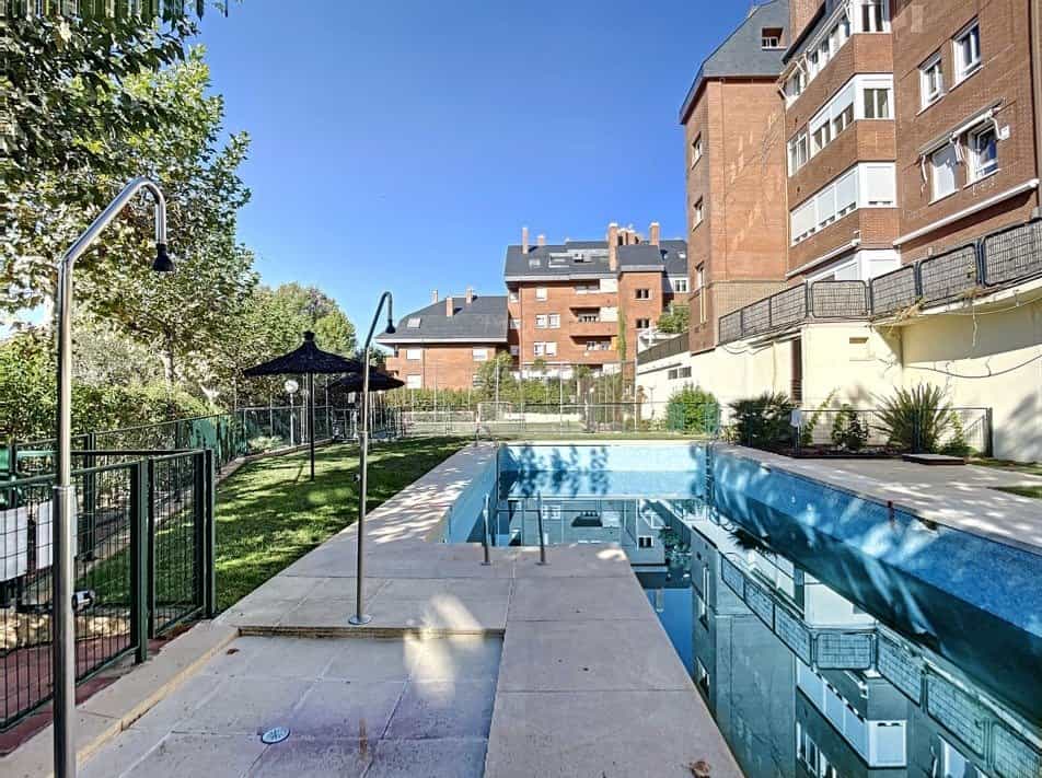 Condominium dans Majadahonda, Community of Madrid 11057177