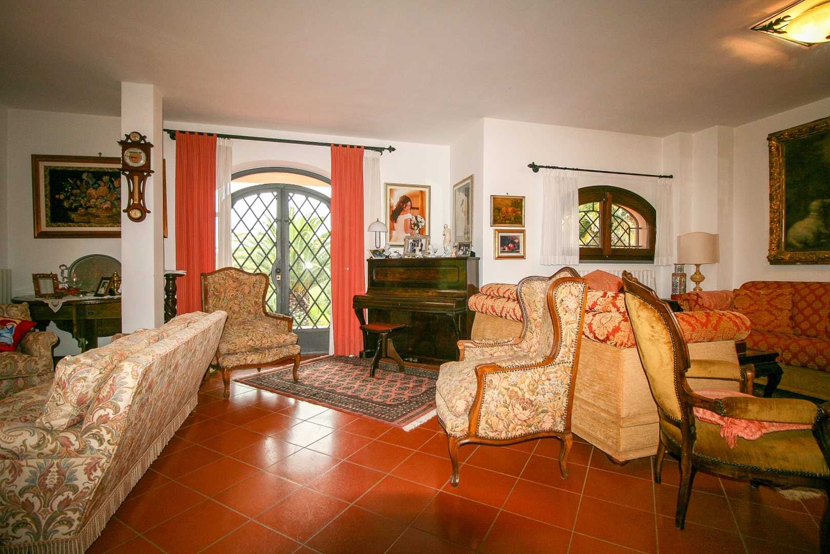 rumah dalam Cecina, Tuscany 11057221