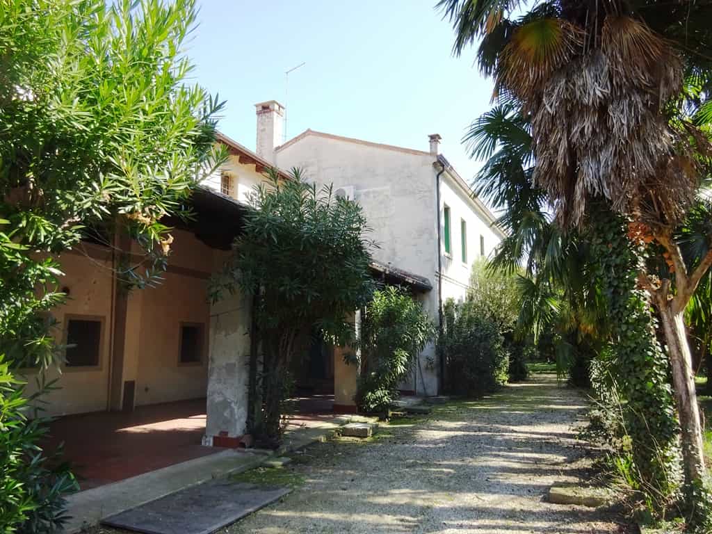 Rumah di Tezze sul Brenta, Venesia 11057316