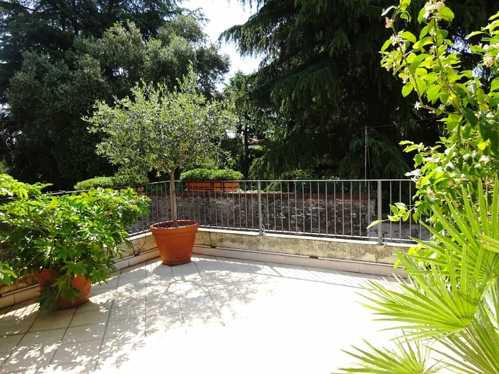 σπίτι σε Bassano del Grappa, Veneto 11057324