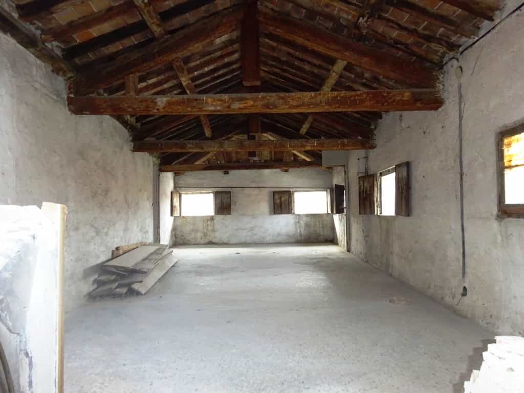 房子 在 Bassano del Grappa, Veneto 11057339