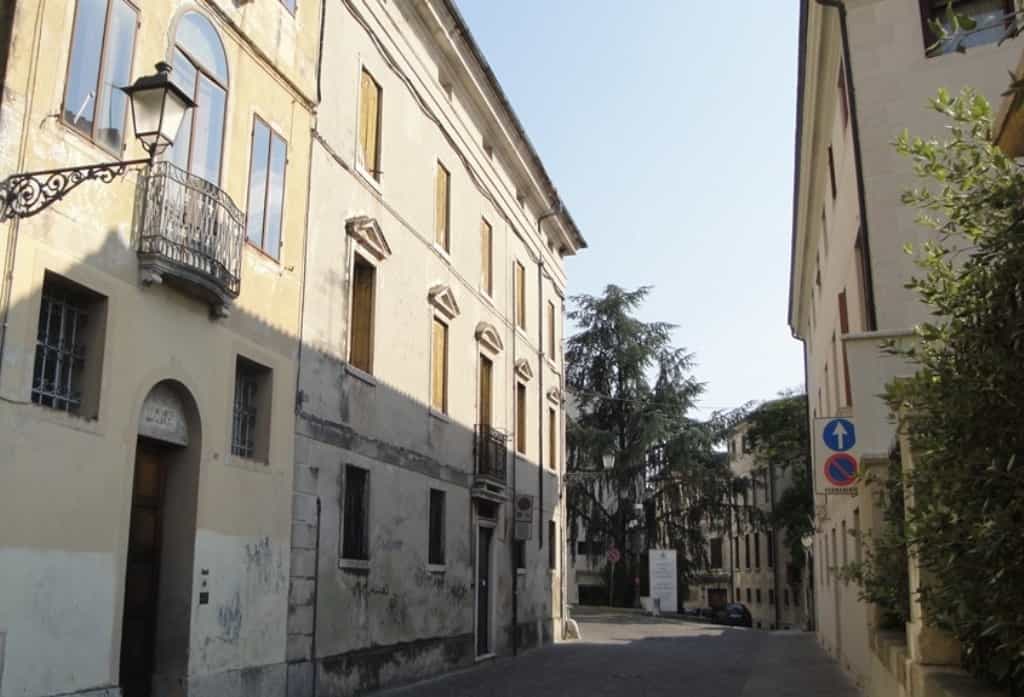 Huis in Bassano del Grappa, Veneto 11057339