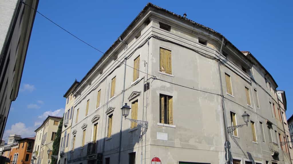 房子 在 巴萨诺·德尔·格拉帕, 威尼托 11057339