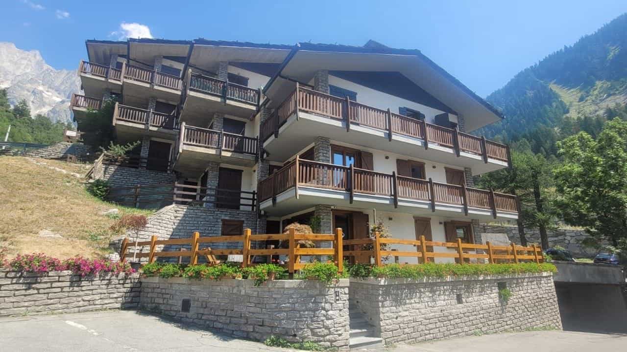 Condomínio no Courmayeur, Aosta 11057370