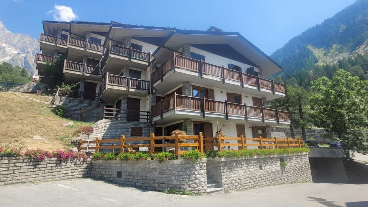 Eigentumswohnung im La Saxe, Aostatal 11057370