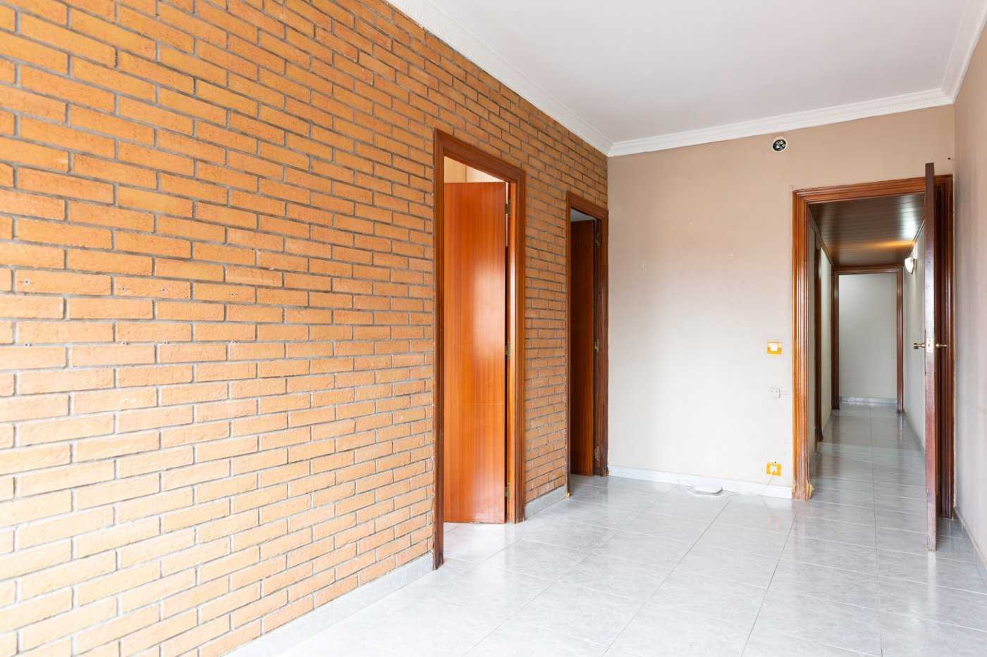Condominium in Badalona, Catalunya 11057384