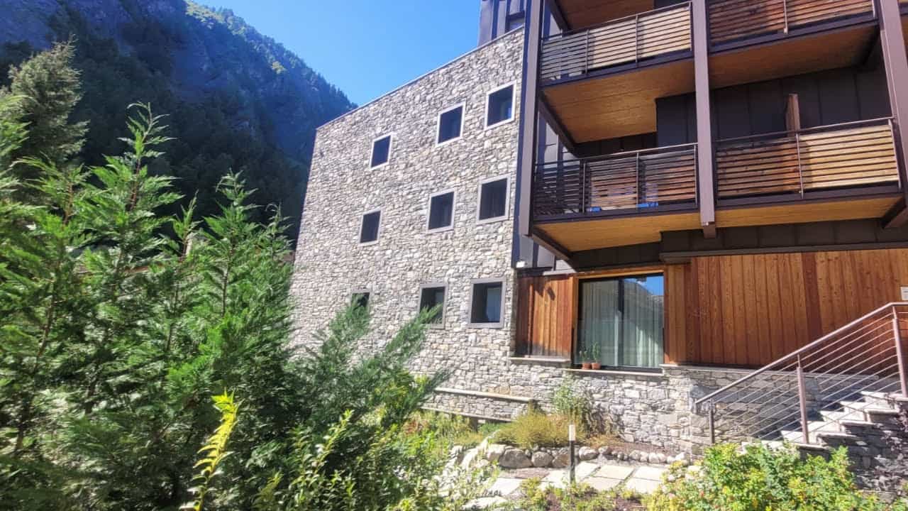 Condominium in La Saxe, Valle d'Aosta 11057390