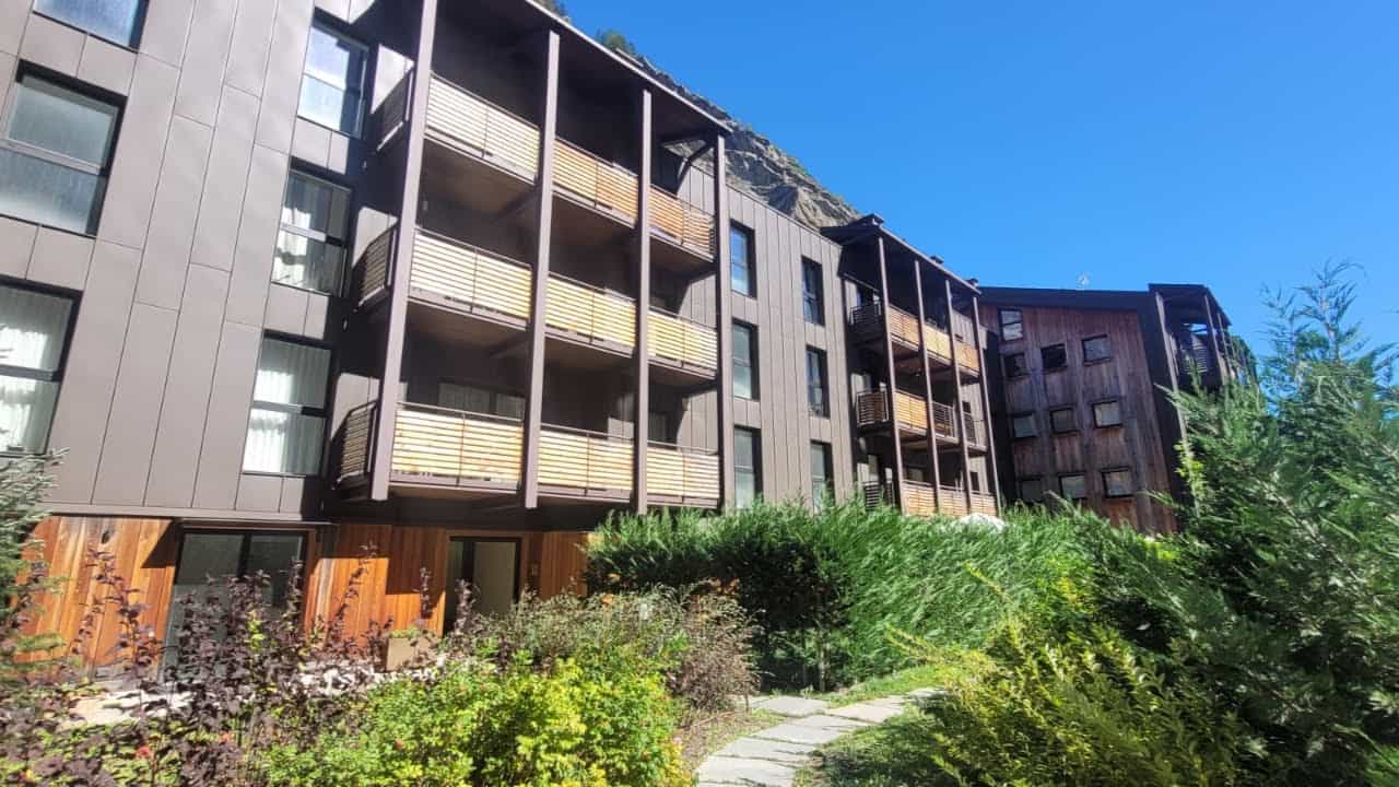Condominium in La Saksen, Valle d'Aosta 11057418
