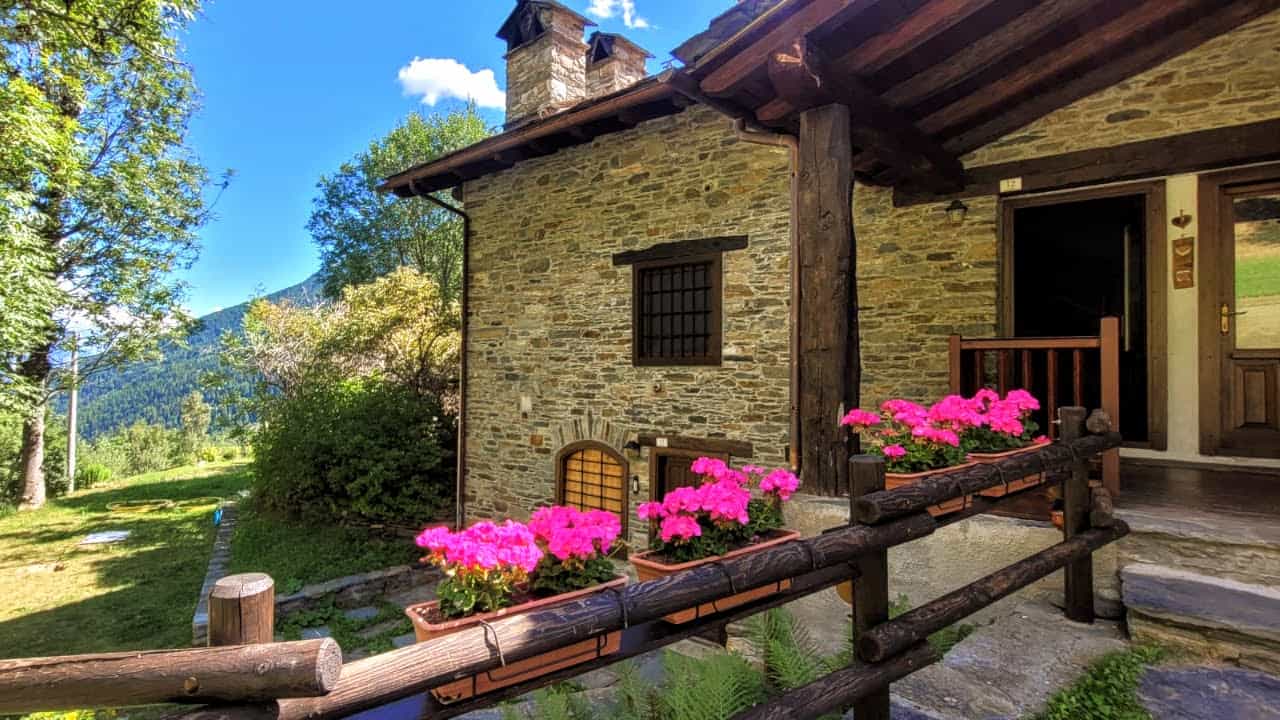 Condominium in Rhêmes-Notre-Dame, Valle d'Aosta 11057423