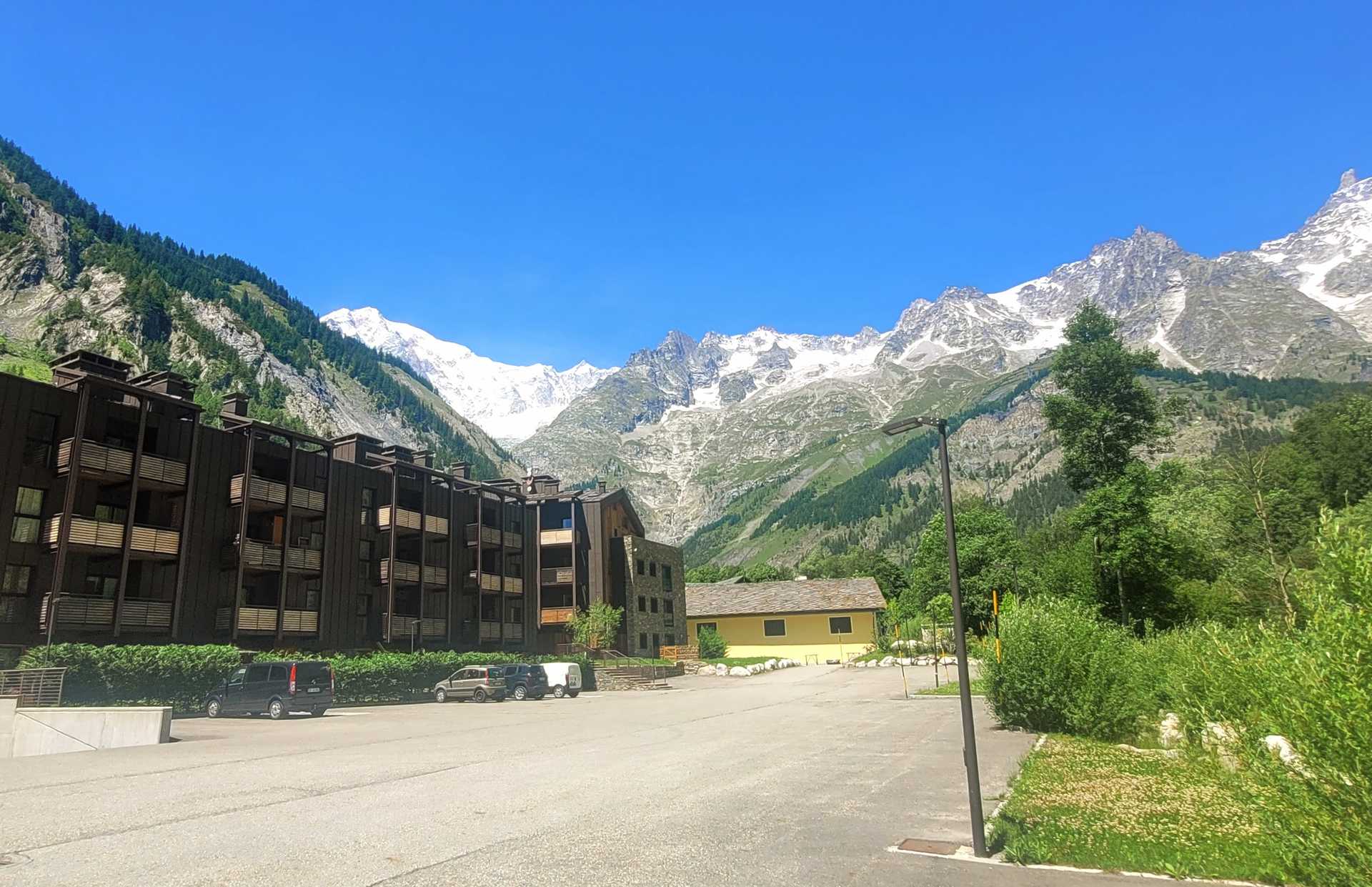 Condominium in Courmayeur, Aosta 11057435