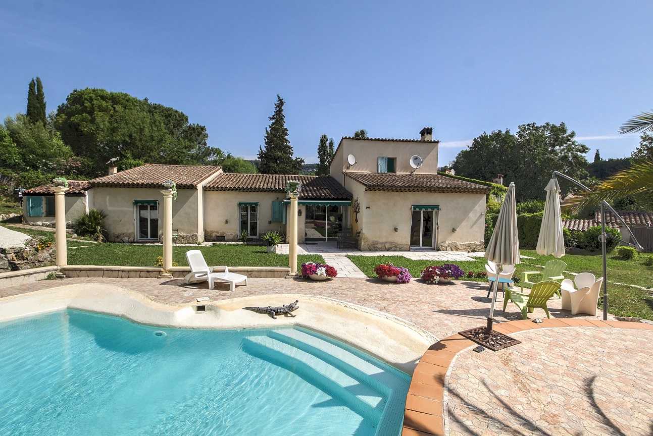 Huis in Cagnes-sur-Mer, Provence-Alpes-Côte d'Azur 11057525