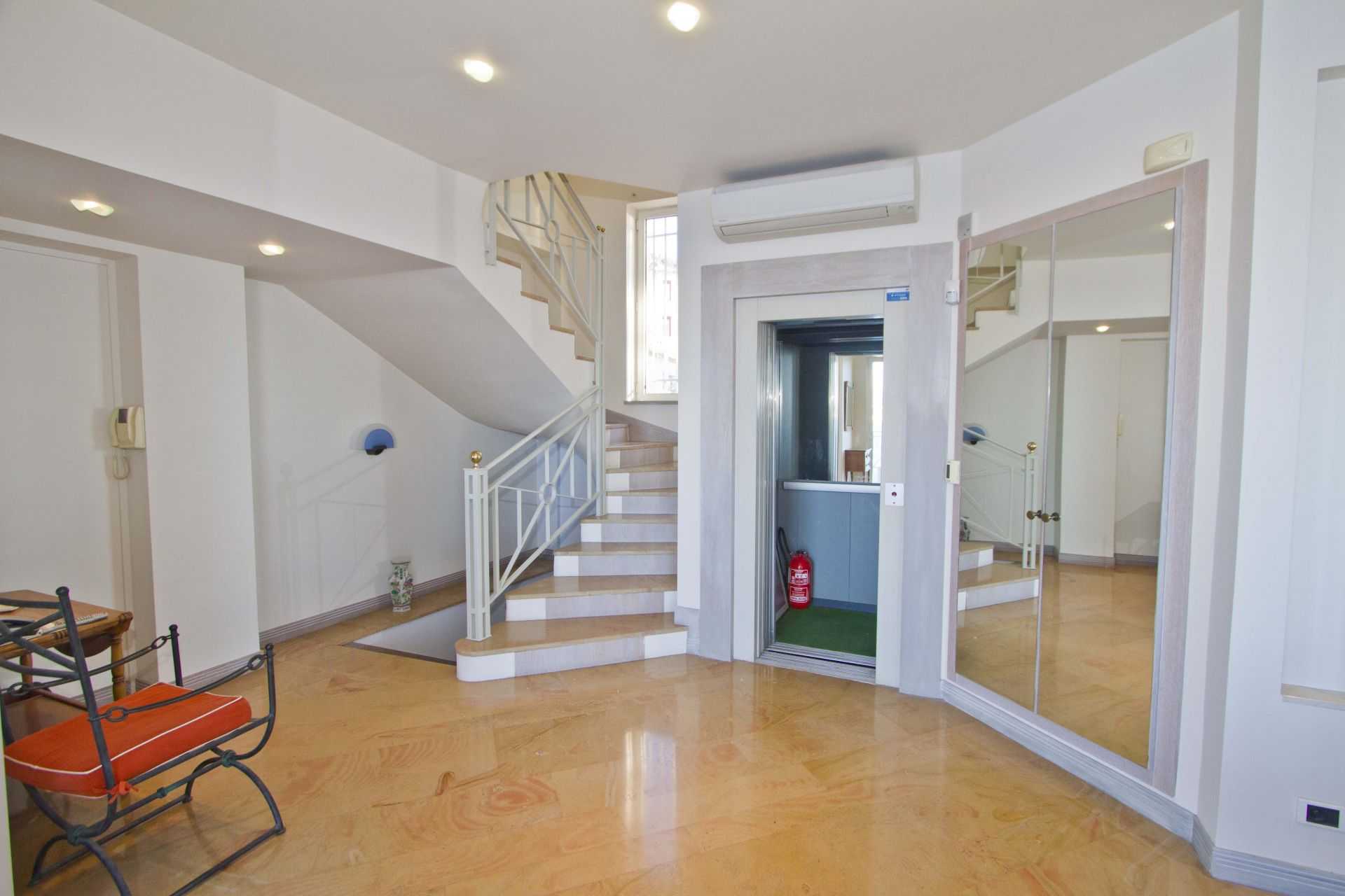 House in Nice, Provence-Alpes-Cote d'Azur 11057539