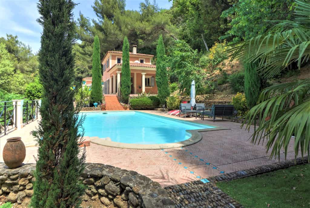 House in Menton, Provence-Alpes-Cote d'Azur 11057556