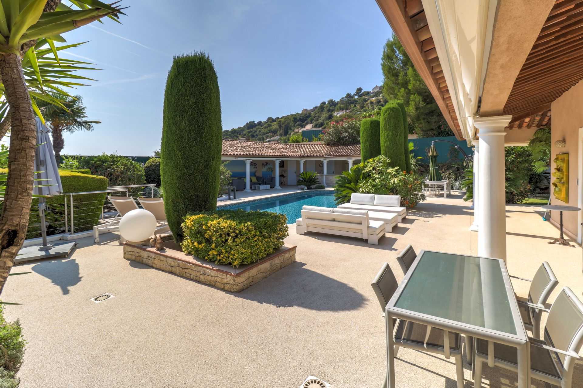 House in Cagnes-sur-Mer, Provence-Alpes-Cote d'Azur 11057573