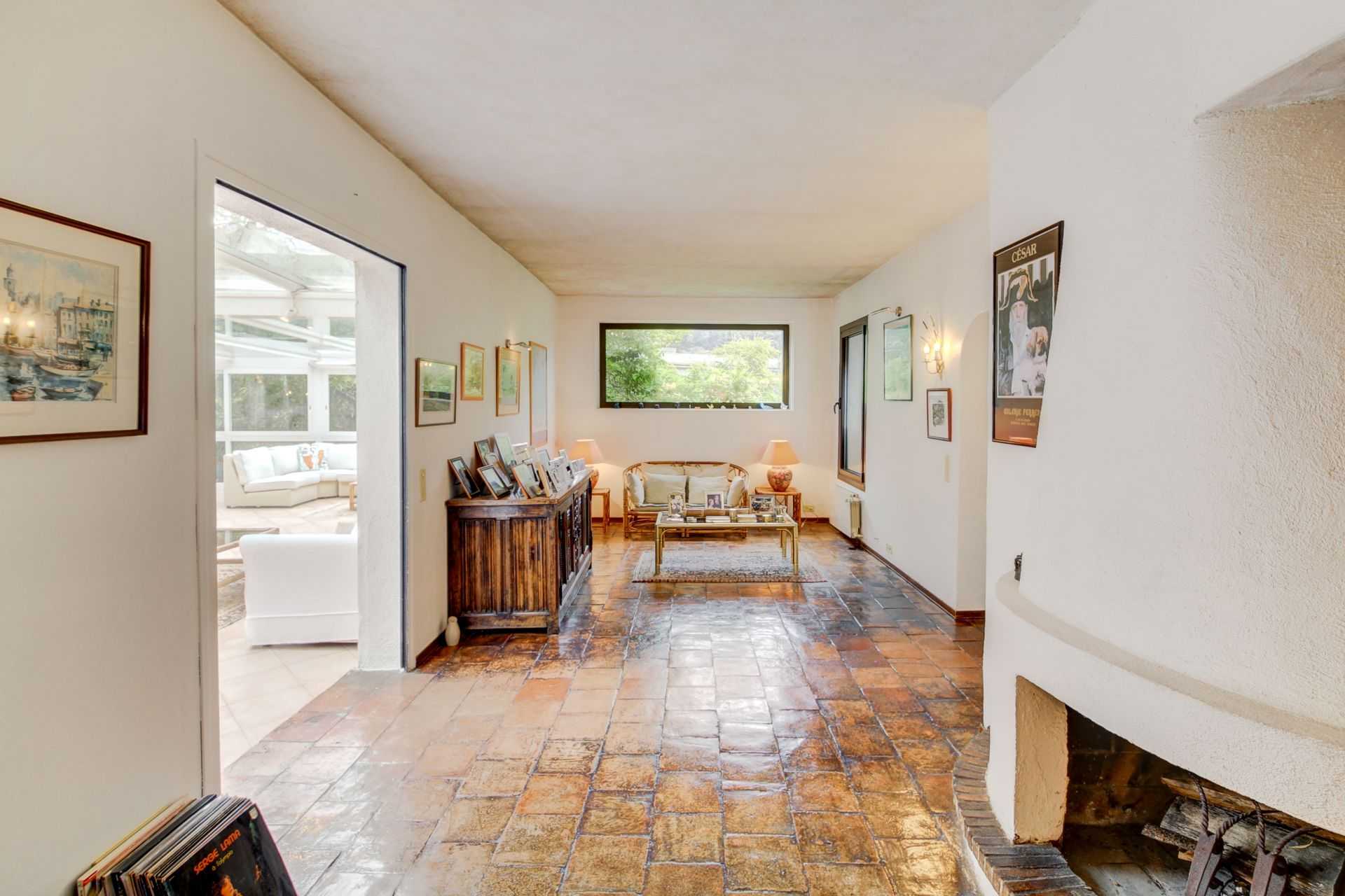 Talo sisään Menton, Provence-Alpes-Cote d'Azur 11057591
