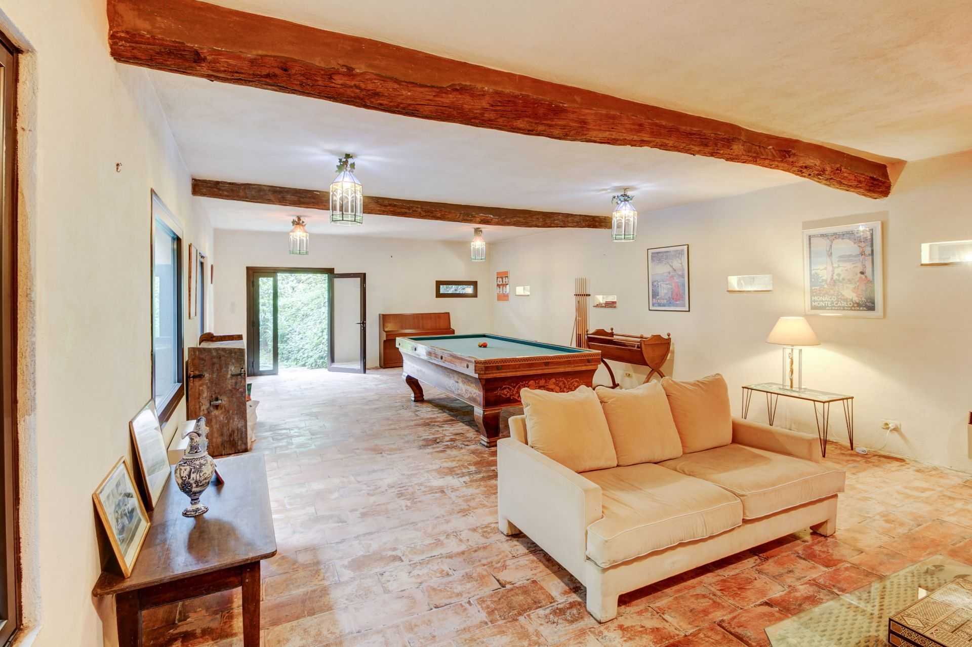 σπίτι σε Menton, Provence-Alpes-Côte d'Azur 11057591