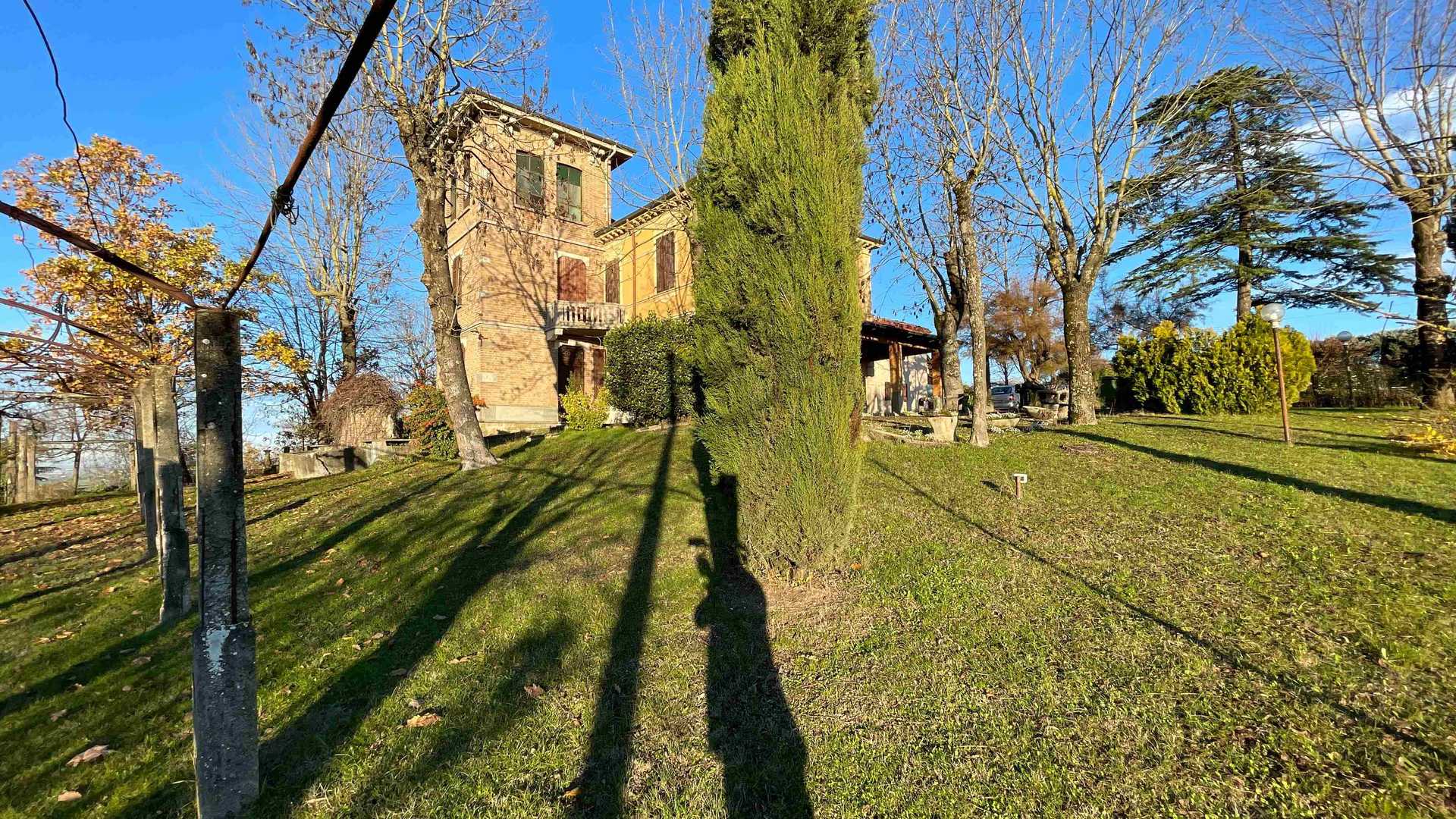 rumah dalam Tortona, Piedmont 11057903