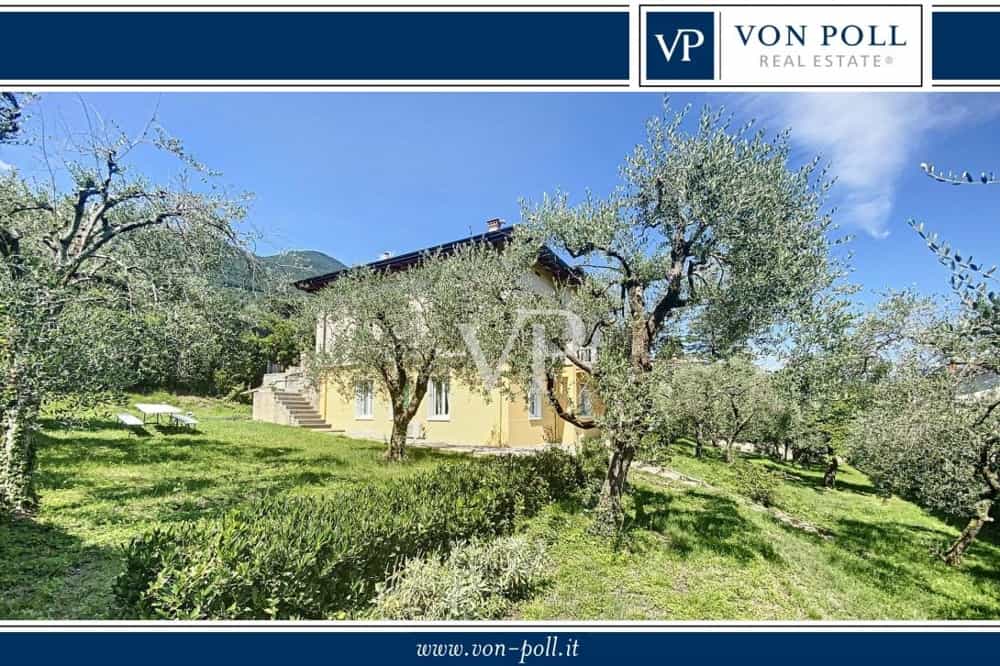 House in Gardone Riviera, Lombardy 11057970