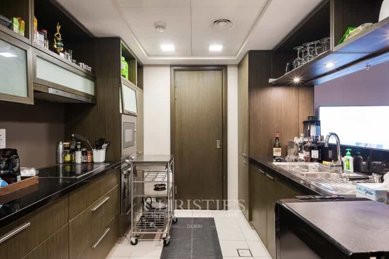 Condominium in Dubai, Dubayy 11058010