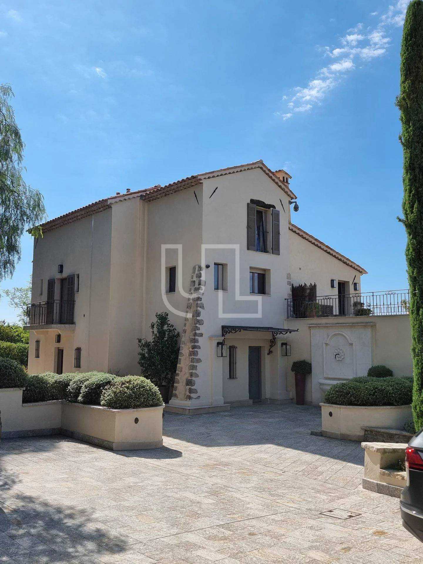 жилой дом в Mougins, Provence-Alpes-Cote d'Azur 11058063
