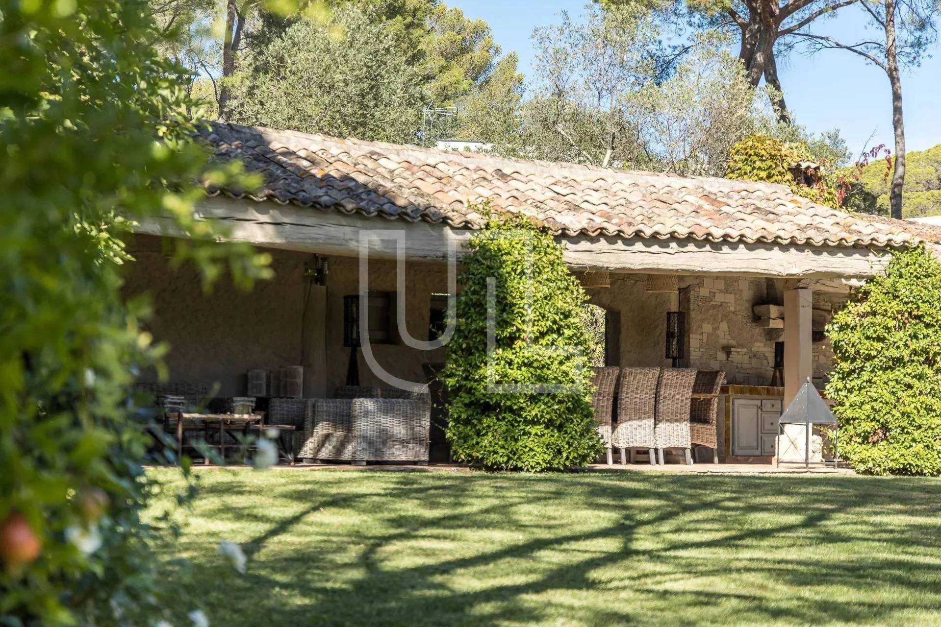 Rumah di Saint-Raphael, Provence-Alpes-Cote d'Azur 11058080