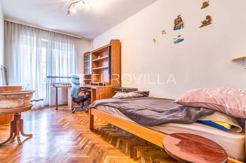 Condominium in Remetinec, Zagreb, Grad 11058259