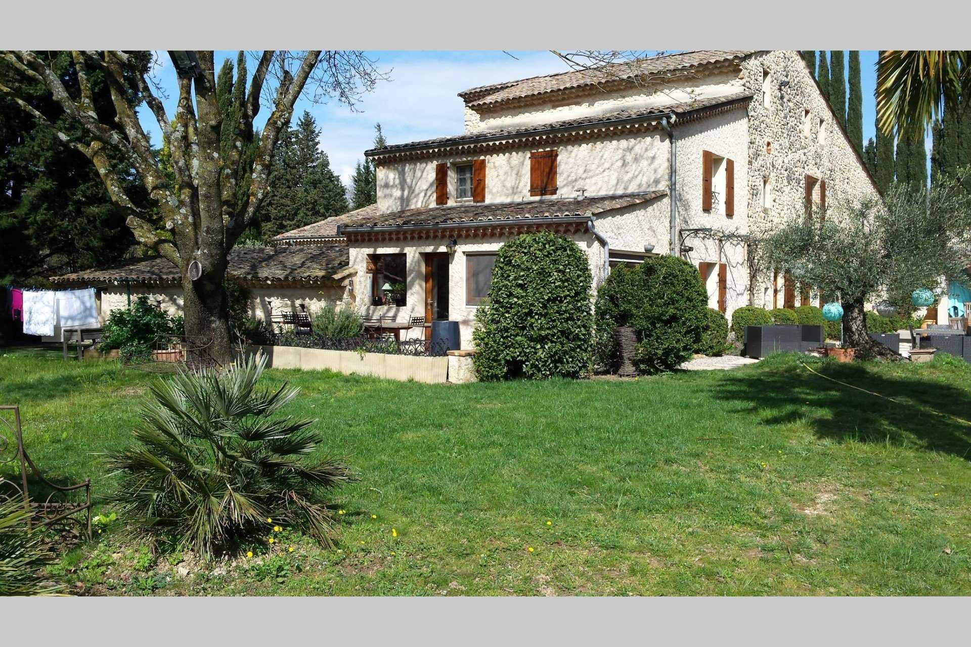 Huis in Mirmande, Auvergne-Rhône-Alpes 11065066
