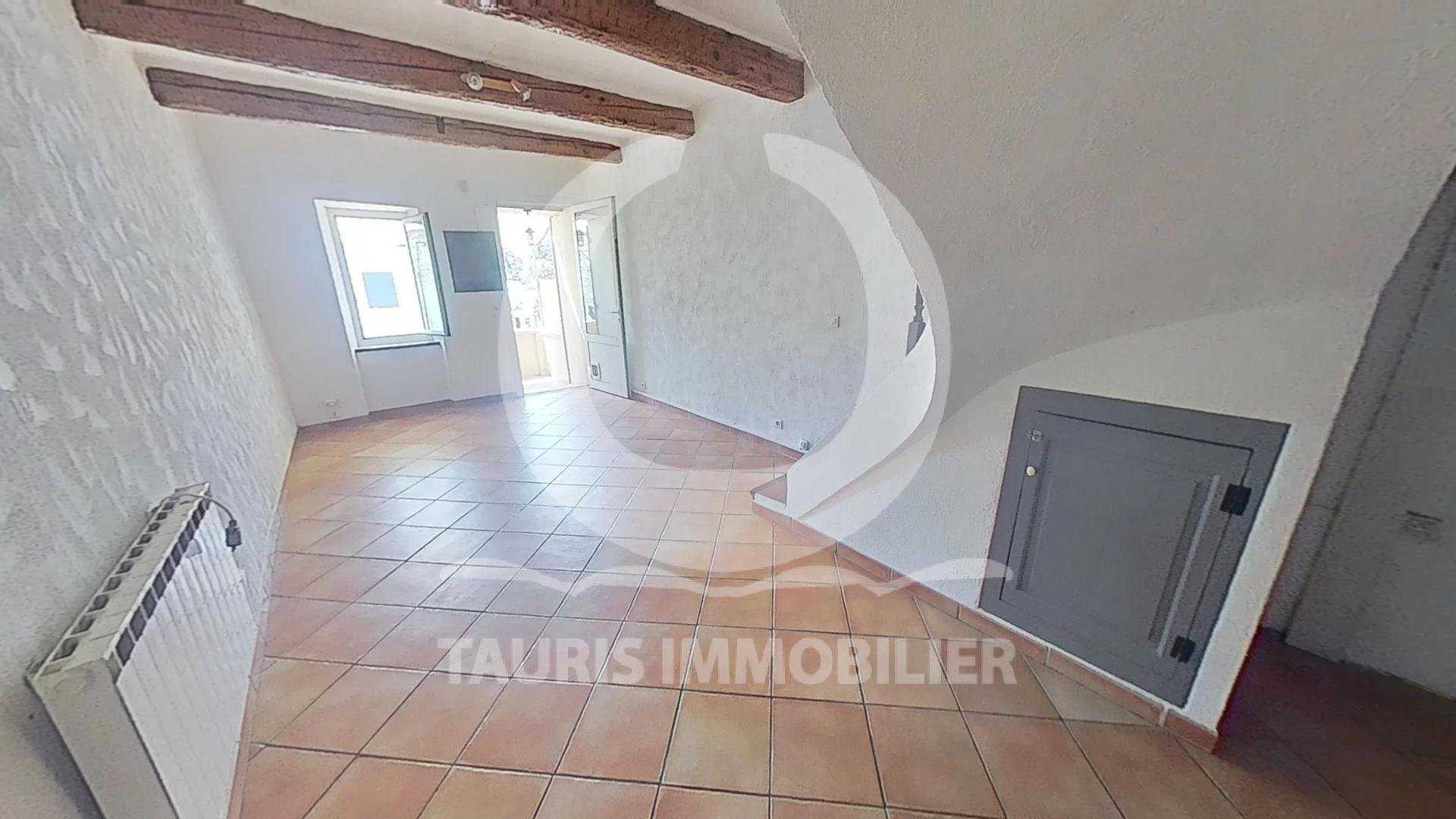 Multiple Houses in La Penne-sur-Huveaune, Provence-Alpes-Cote d'Azur 11065100